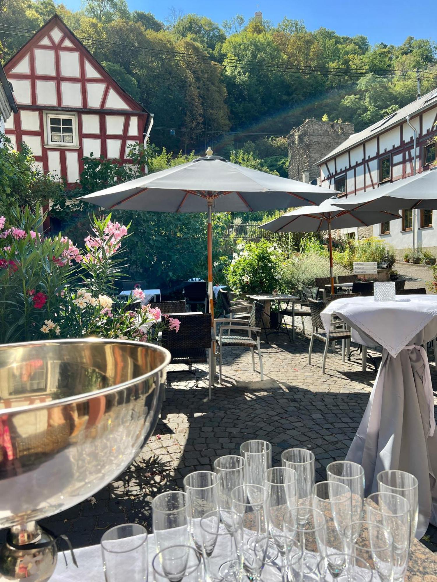 Landgasthof Zum Weissen Schwanen Braubach Exteriör bild